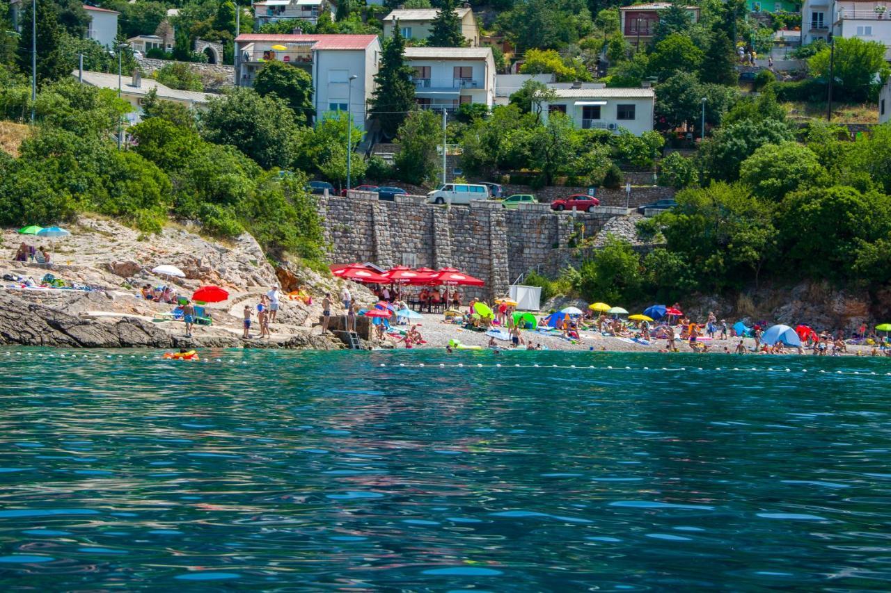 Apartments By The Beach Adela Senj 센 외부 사진