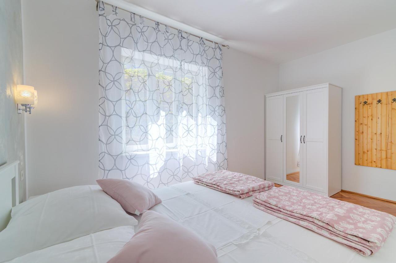 Apartments By The Beach Adela Senj 센 외부 사진