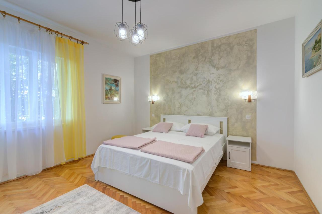 Apartments By The Beach Adela Senj 센 외부 사진