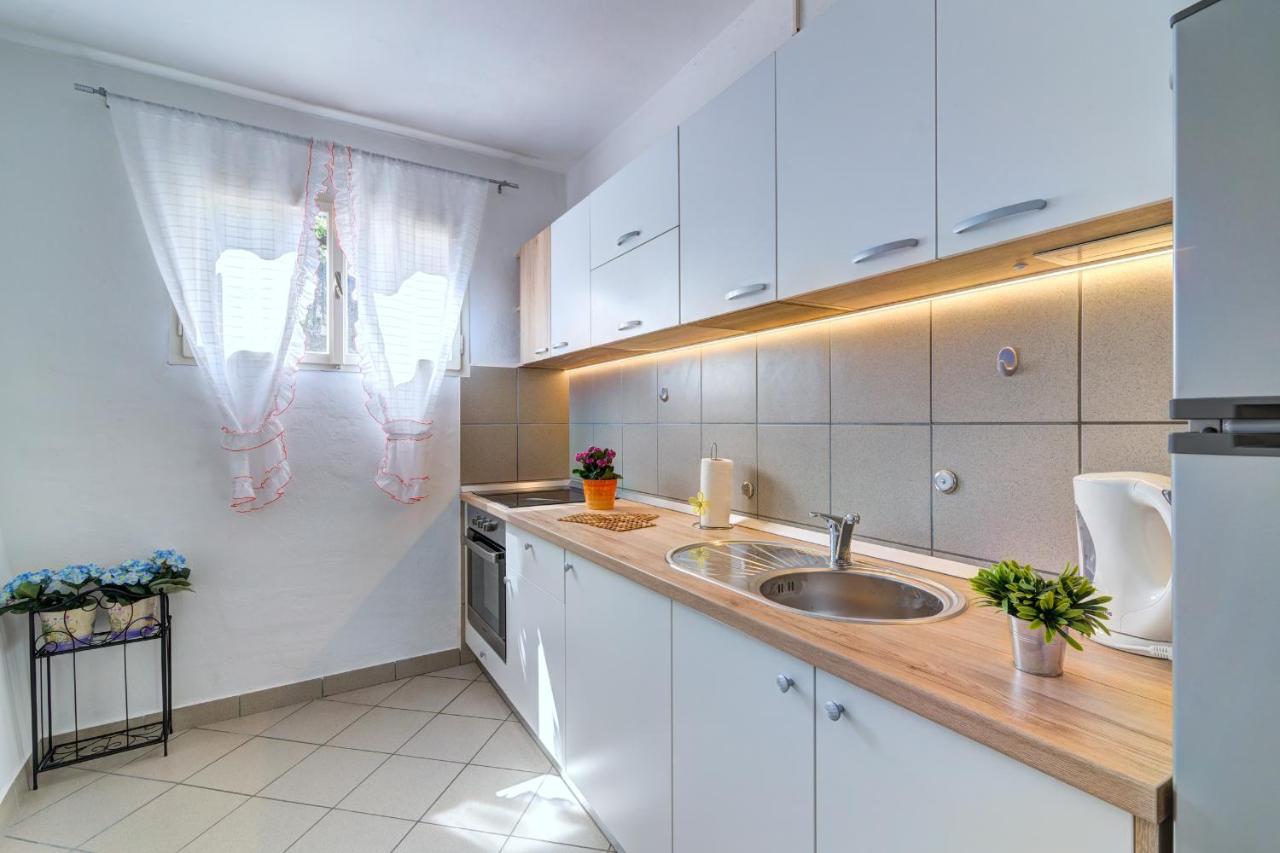Apartments By The Beach Adela Senj 센 외부 사진