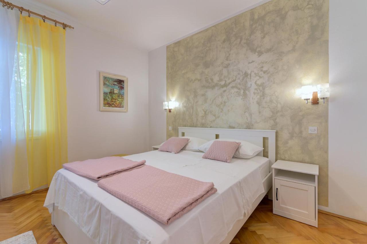 Apartments By The Beach Adela Senj 센 외부 사진