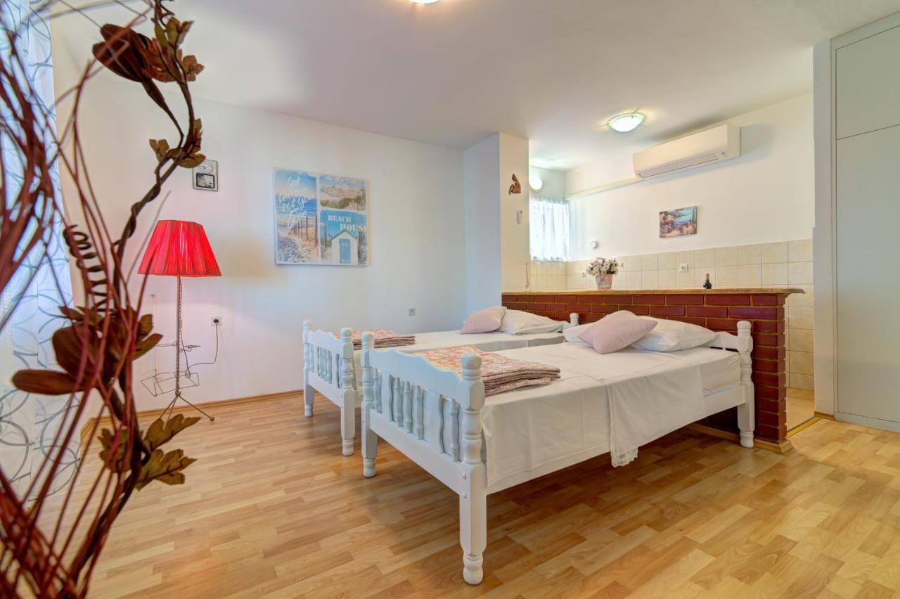 Apartments By The Beach Adela Senj 센 외부 사진