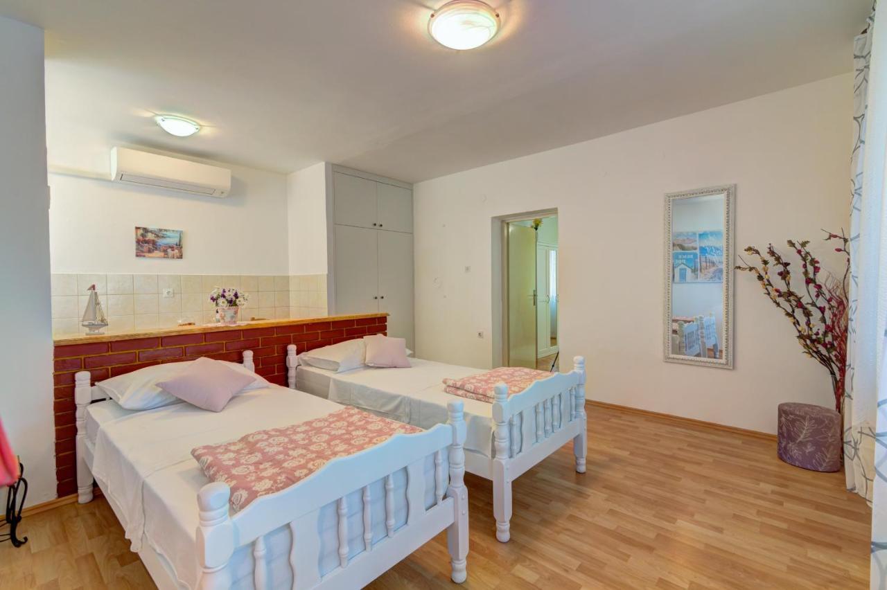 Apartments By The Beach Adela Senj 센 외부 사진