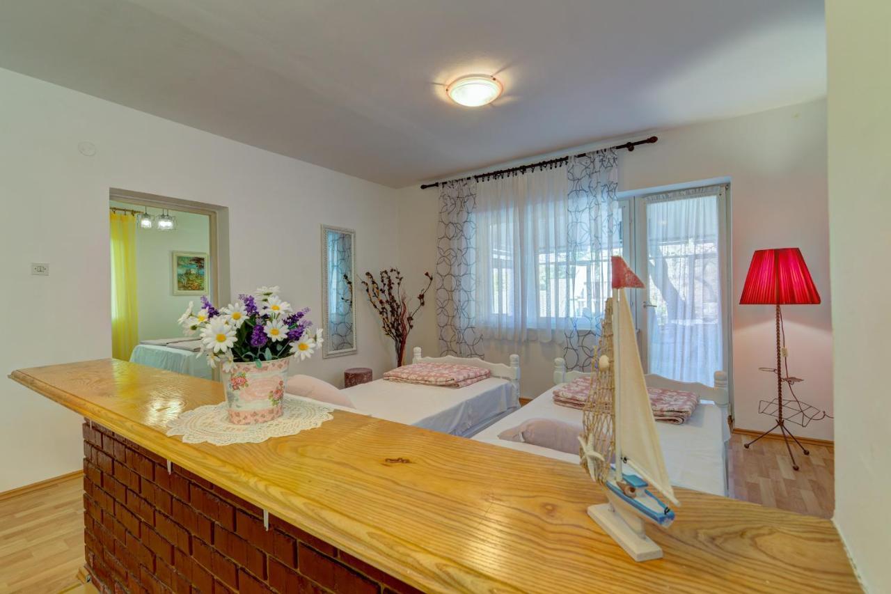 Apartments By The Beach Adela Senj 센 외부 사진