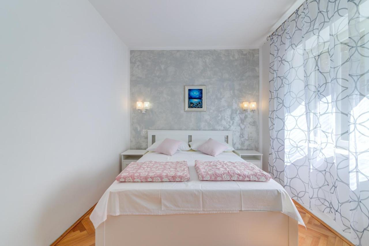 Apartments By The Beach Adela Senj 센 외부 사진