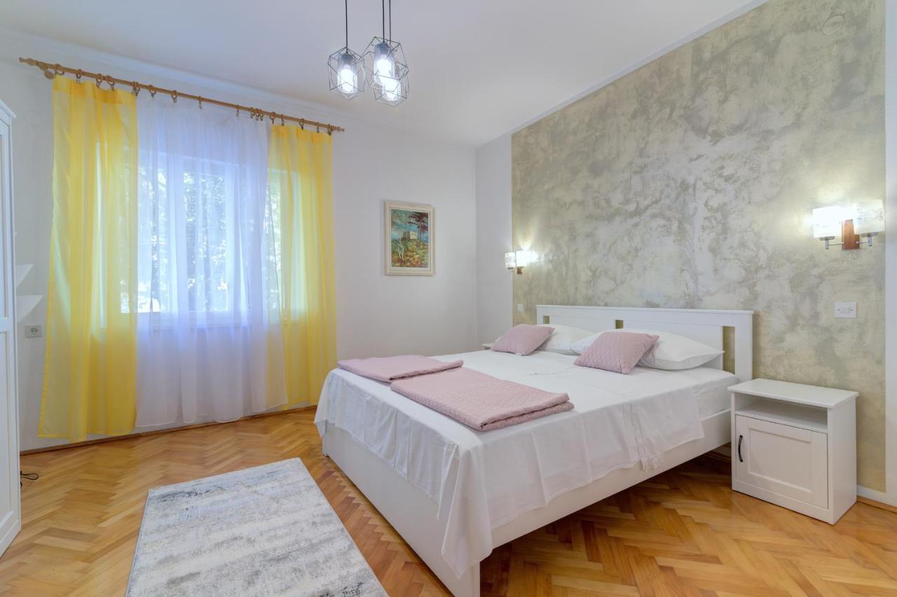 Apartments By The Beach Adela Senj 센 외부 사진