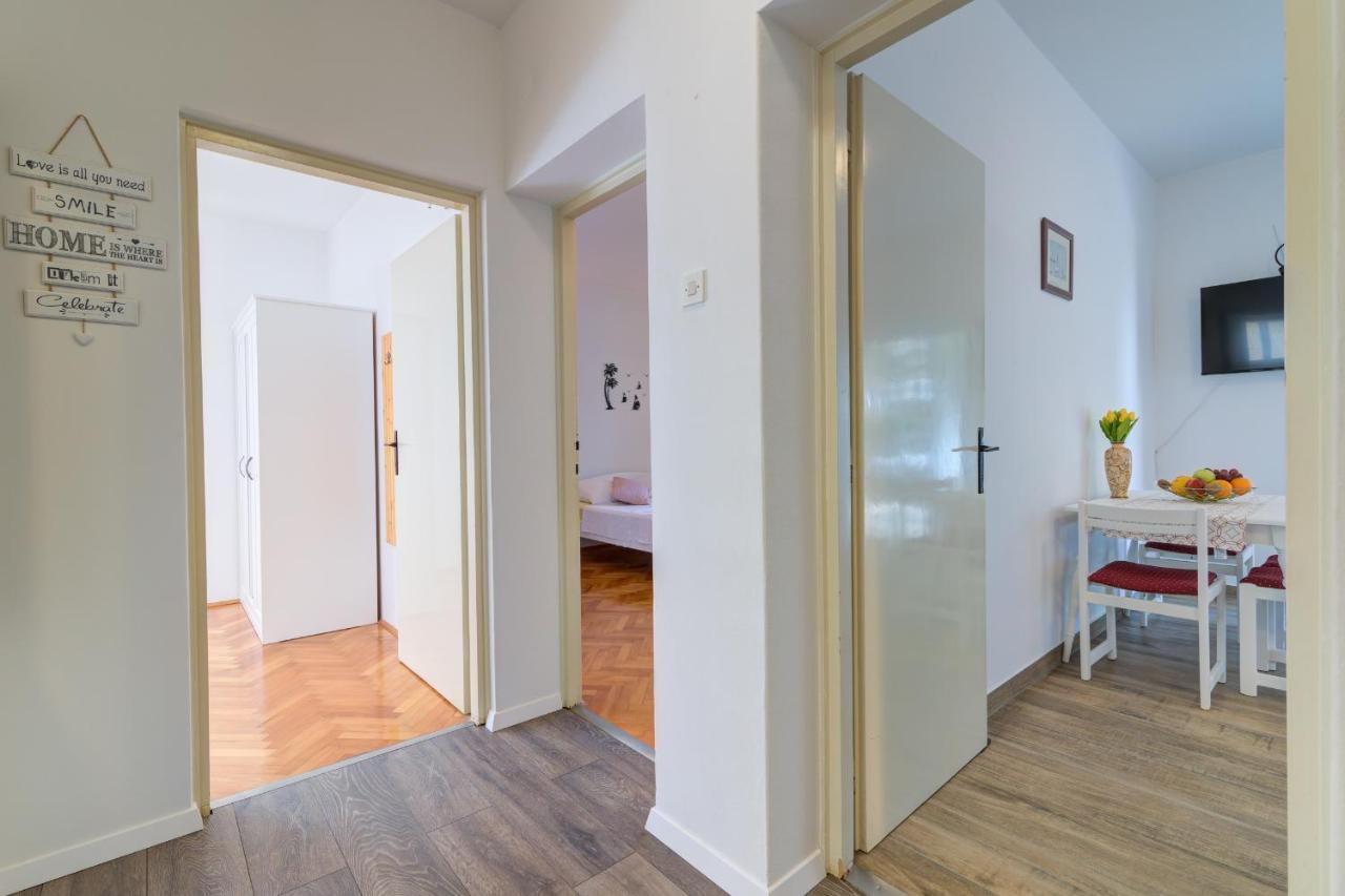 Apartments By The Beach Adela Senj 센 외부 사진