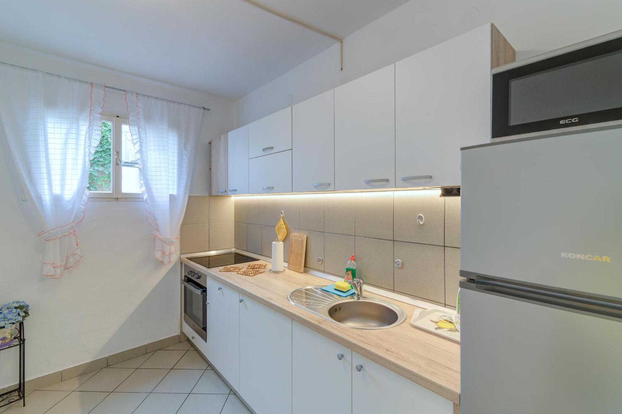 Apartments By The Beach Adela Senj 센 외부 사진