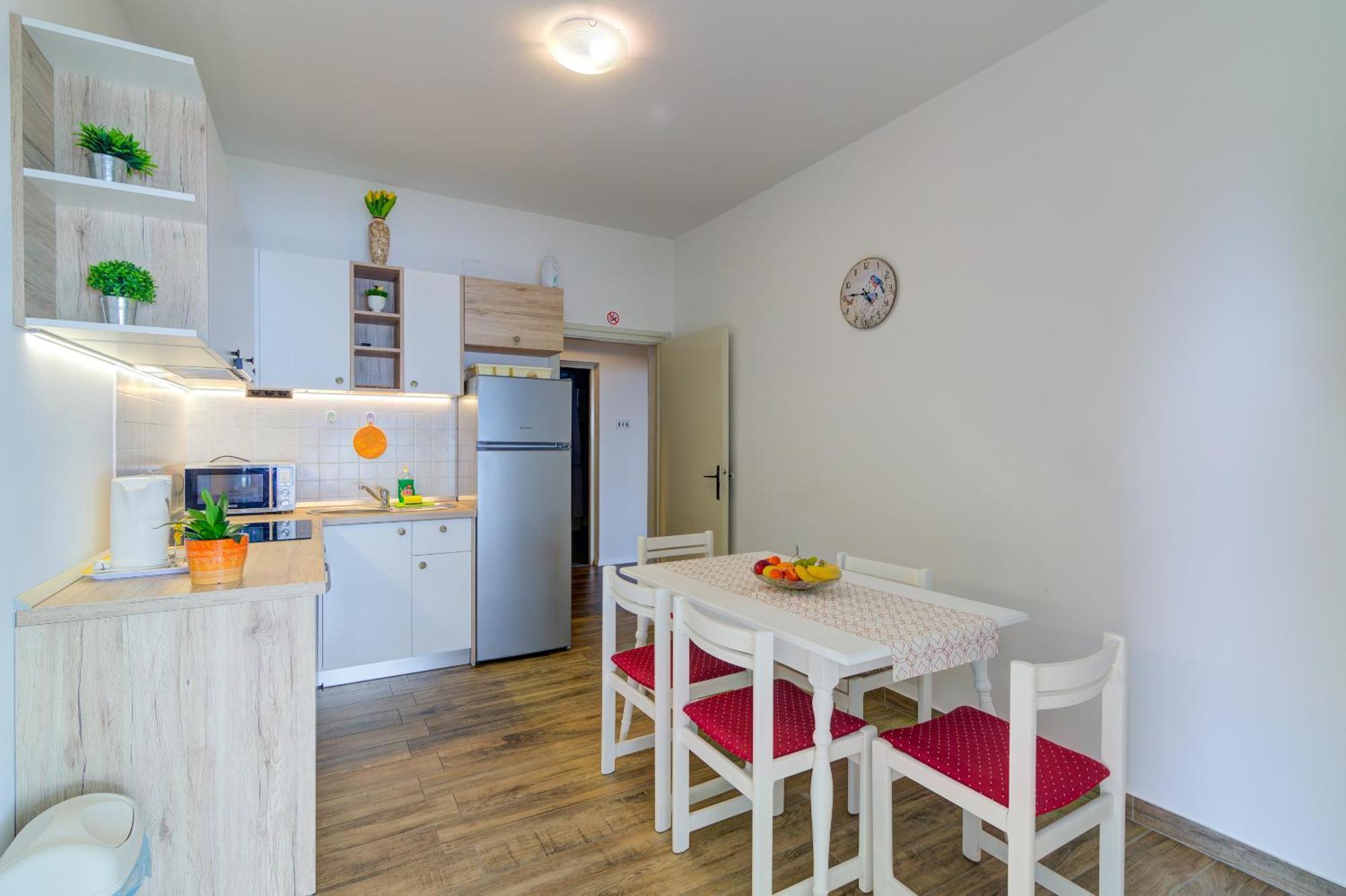 Apartments By The Beach Adela Senj 센 외부 사진