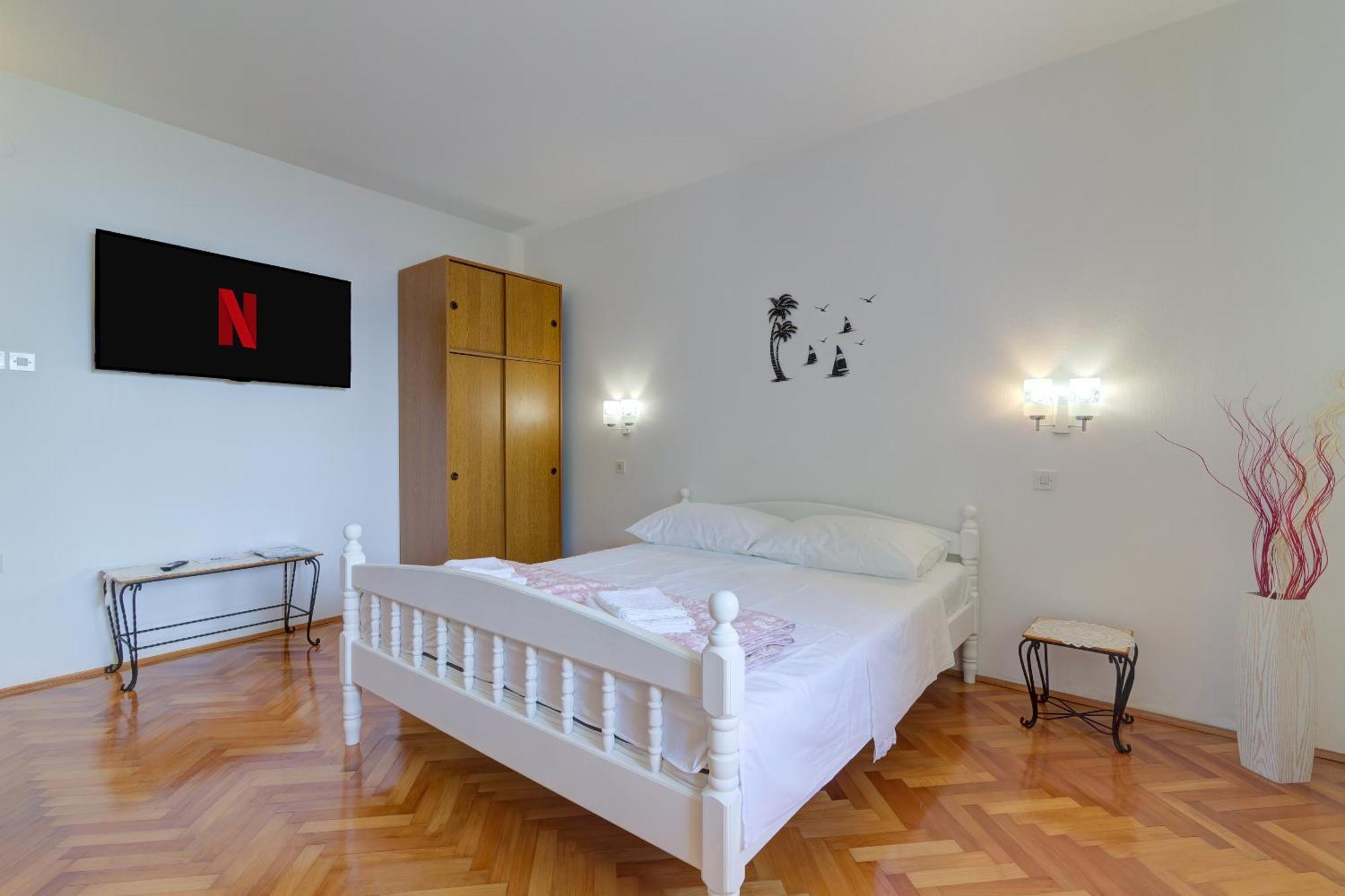 Apartments By The Beach Adela Senj 센 외부 사진